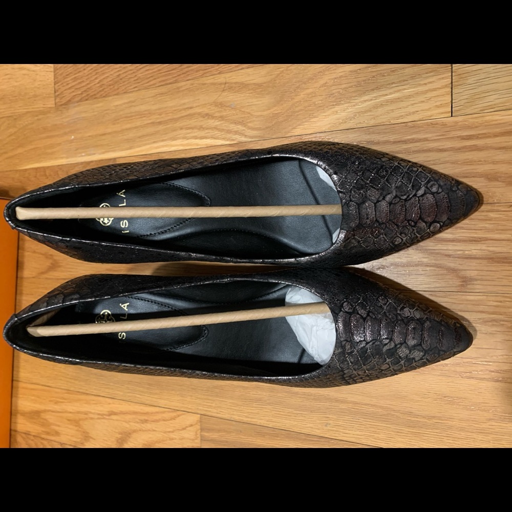 ISOLA -BRAND NEW- size 10 silver snakeskin shoes